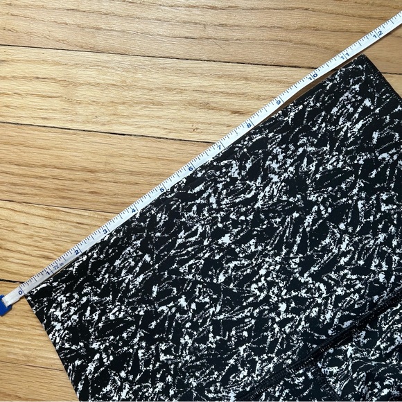 Lululemon wunder under ice breaker size 4 leggings black white 27” - Picture 10 of 11